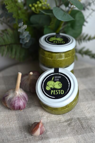 Ķiploku ziedu pesto klasiskais